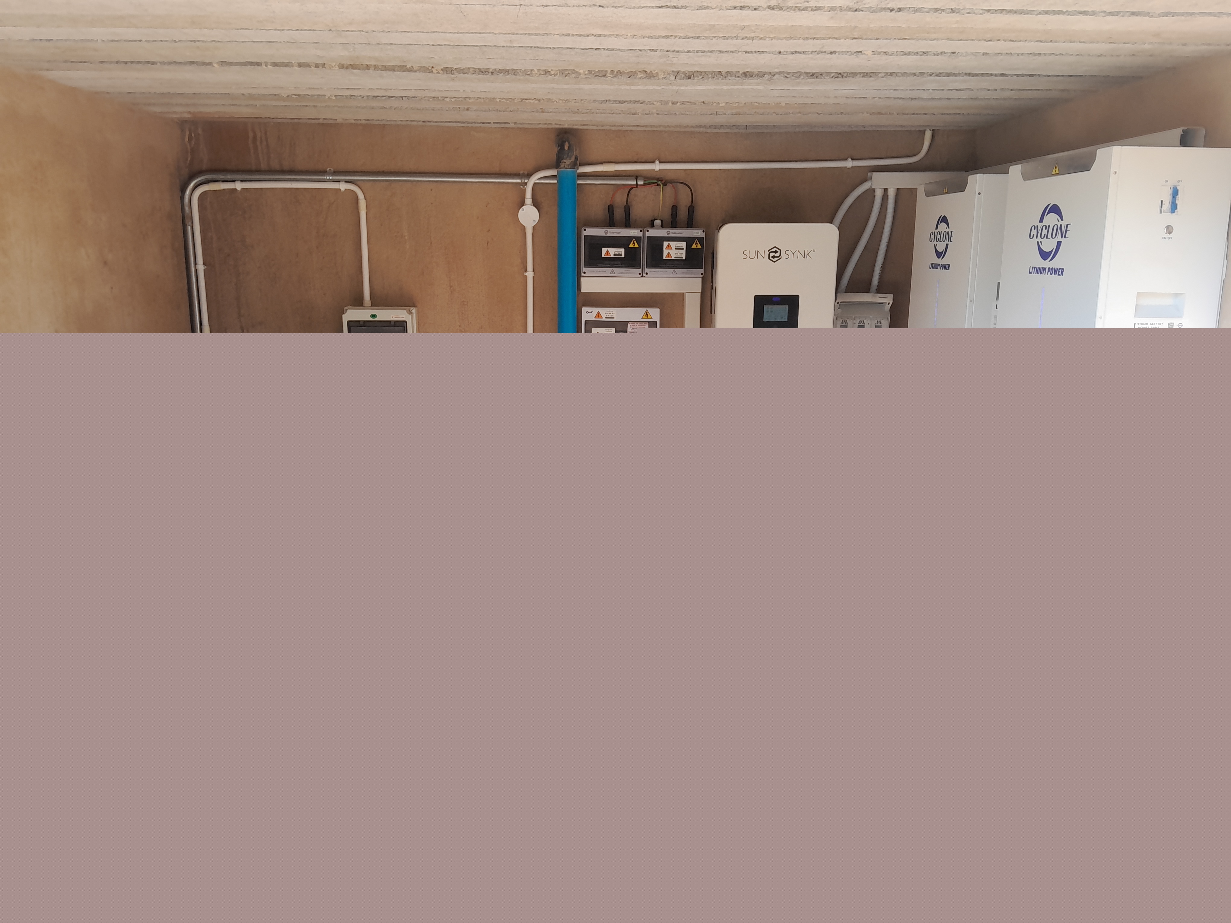 Premium Hybrid Solar System